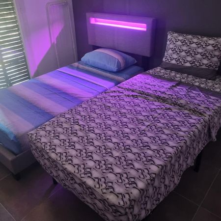 Chambre Privative Renove 2024, Climatisation, Tramway Sur Place , 12 Min Centre, 16 Min Plage, Apercu Lateral Mer, 2 Wc Avec 2 Salle De Bain, Private Room Renovated 2024, Air-Conditioned , Tram On Spot, 2 Toilets And 2 Bathrooms Nice Extérieur photo