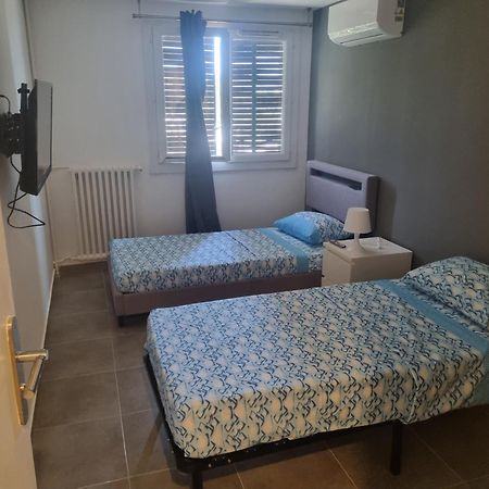 Chambre Privative Renove 2024, Climatisation, Tramway Sur Place , 12 Min Centre, 16 Min Plage, Apercu Lateral Mer, 2 Wc Avec 2 Salle De Bain, Private Room Renovated 2024, Air-Conditioned , Tram On Spot, 2 Toilets And 2 Bathrooms Nice Extérieur photo