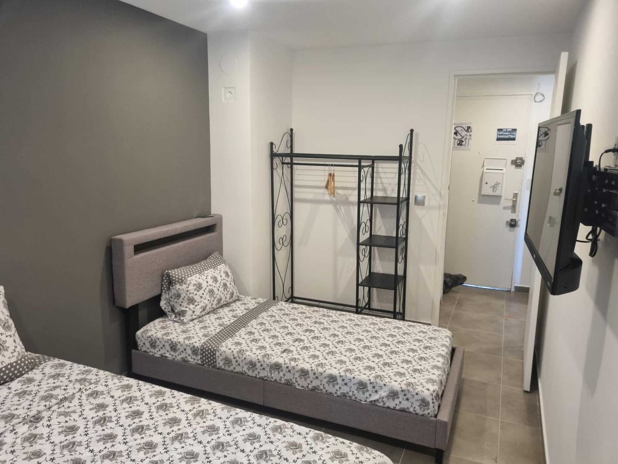 Chambre Privative Renove 2024, Climatisation, Tramway Sur Place , 12 Min Centre, 16 Min Plage, Apercu Lateral Mer, 2 Wc Avec 2 Salle De Bain, Private Room Renovated 2024, Air-Conditioned , Tram On Spot, 2 Toilets And 2 Bathrooms Nice Extérieur photo