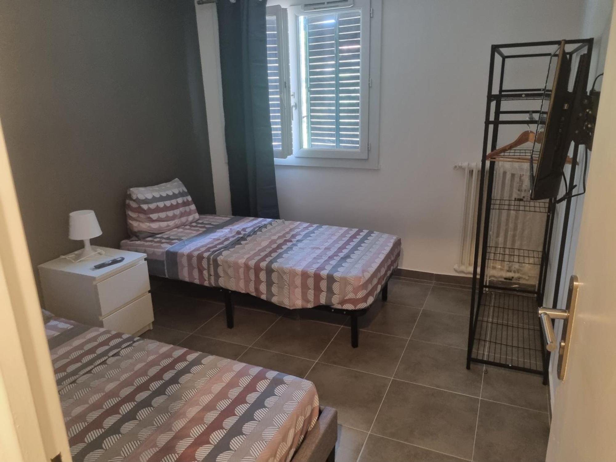 Chambre Privative Renove 2024, Climatisation, Tramway Sur Place , 12 Min Centre, 16 Min Plage, Apercu Lateral Mer, 2 Wc Avec 2 Salle De Bain, Private Room Renovated 2024, Air-Conditioned , Tram On Spot, 2 Toilets And 2 Bathrooms Nice Extérieur photo