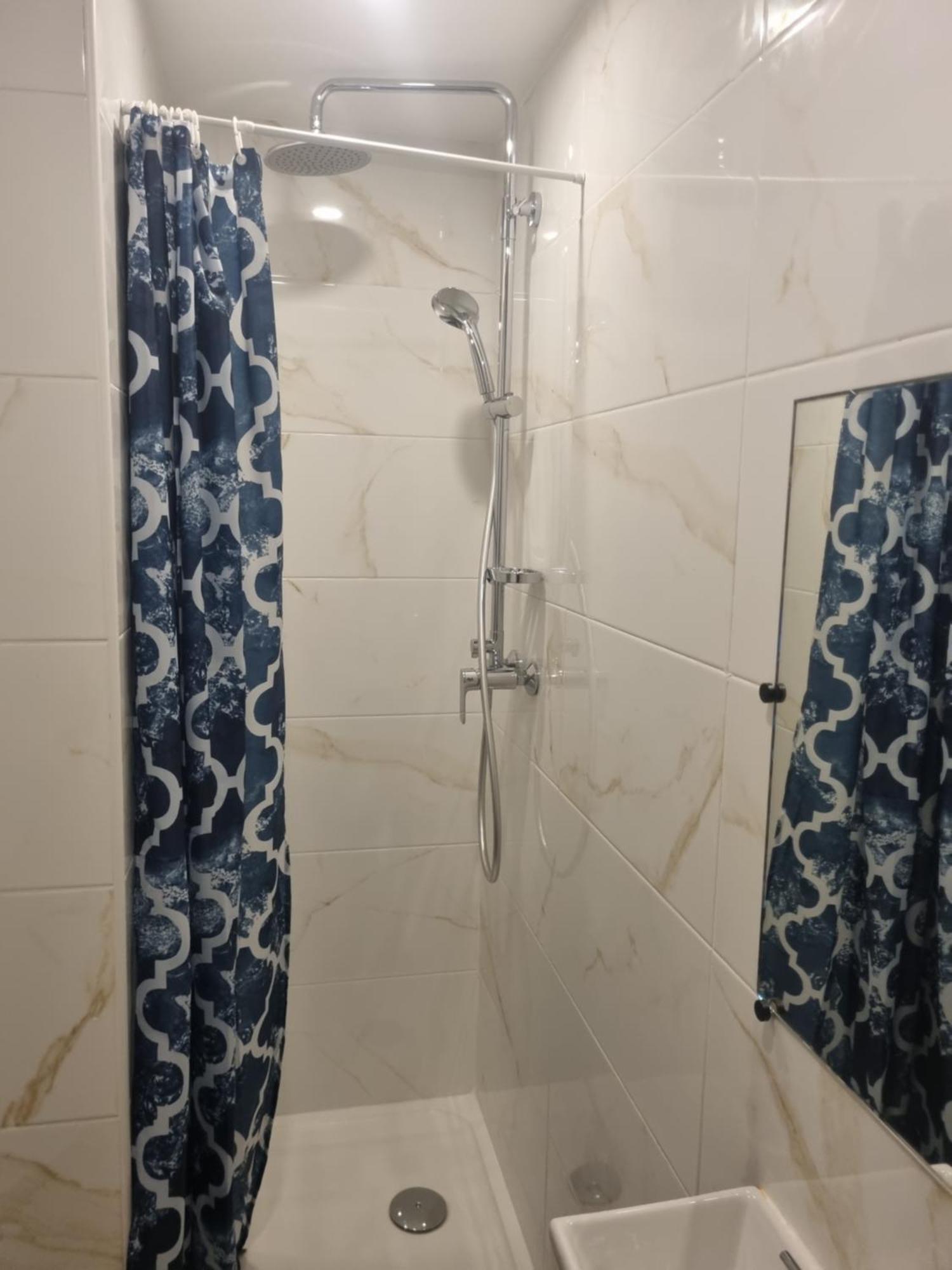 Chambre Privative Renove 2024, Climatisation, Tramway Sur Place , 12 Min Centre, 16 Min Plage, Apercu Lateral Mer, 2 Wc Avec 2 Salle De Bain, Private Room Renovated 2024, Air-Conditioned , Tram On Spot, 2 Toilets And 2 Bathrooms Nice Extérieur photo
